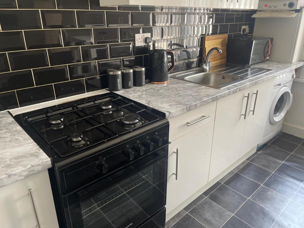 Wizards Corner Spacious 3 Bed Near Watford Junction Экстерьер фото